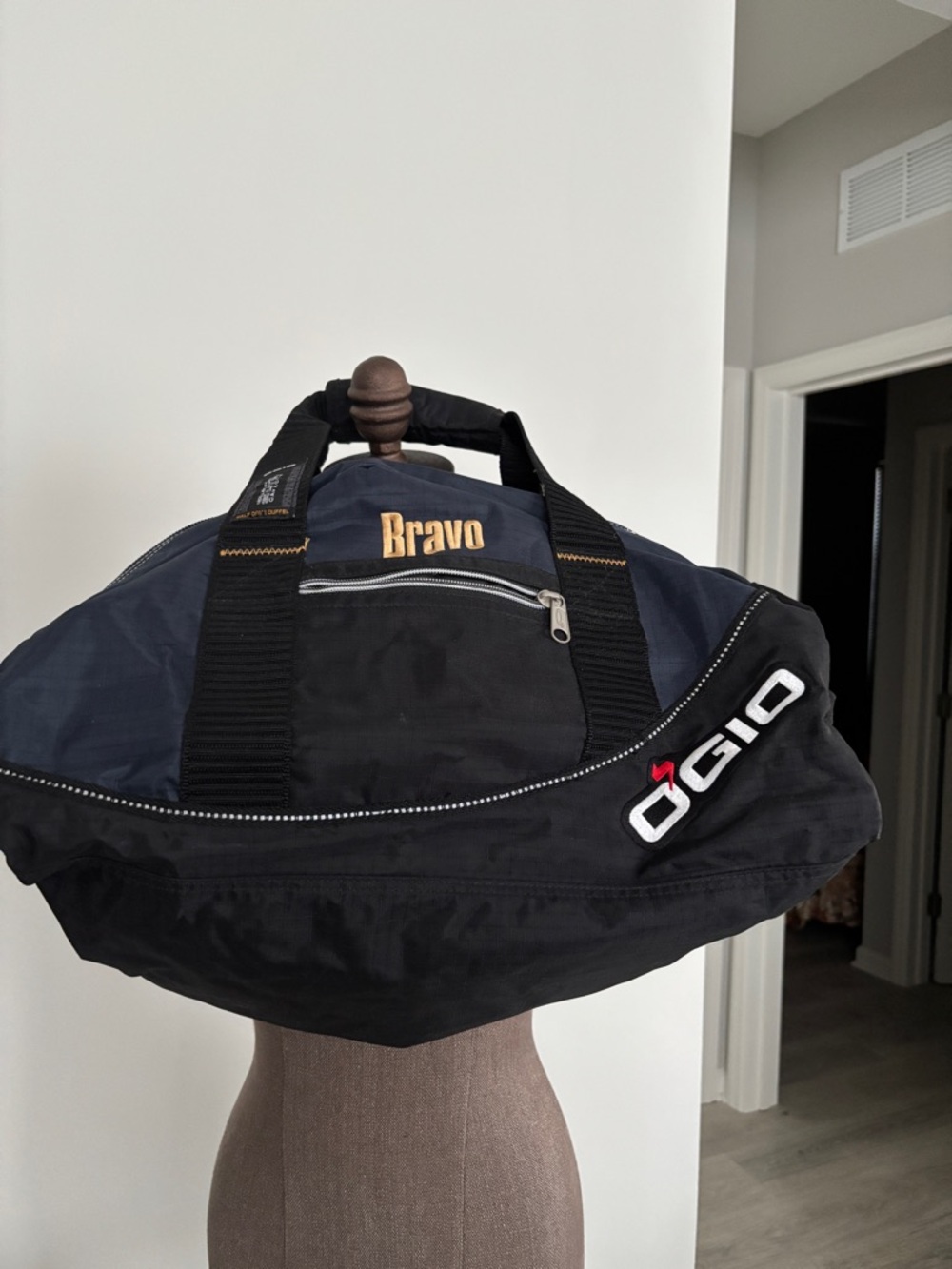 Rare OGIO Bravo Men’s Black & Navy Travel Duffel